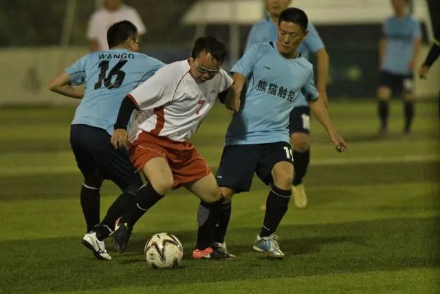 爱德华兹44分森林狼险胜步行者 活塞力克篮网